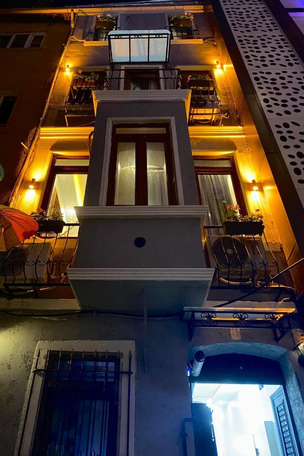 Moon Suit Taksim Istanboel Buitenkant foto